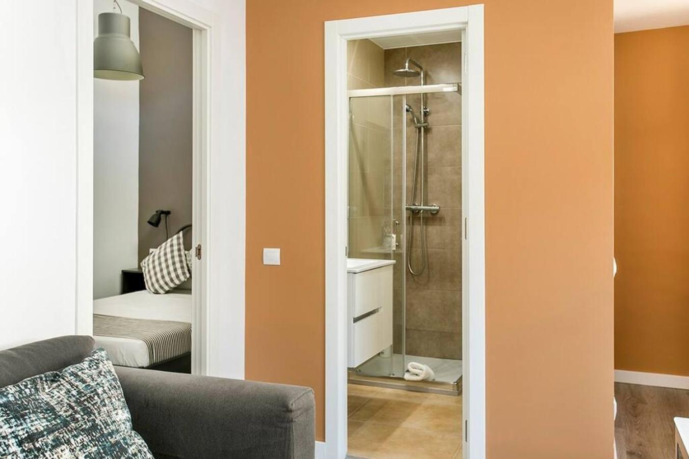 Cozy&New With Terrace Appartement L'Hospitalet de Llobregat Buitenkant foto