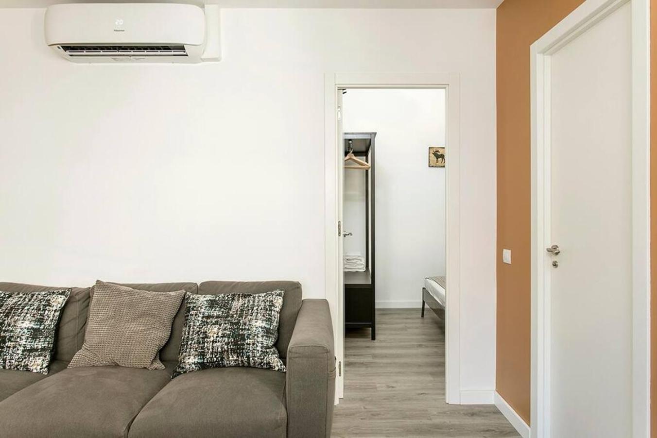Cozy&New With Terrace Appartement L'Hospitalet de Llobregat Buitenkant foto