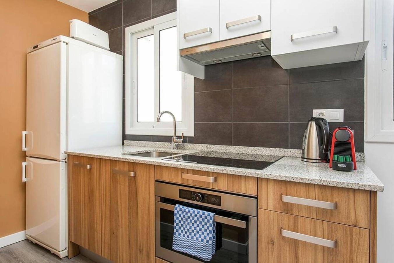 Cozy&New With Terrace Appartement L'Hospitalet de Llobregat Buitenkant foto
